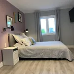 Ambiance By The Falls Cozy Suite